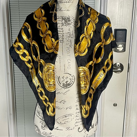 SOLD Chanel Vtg 80’s Authentic Chain Motif Logo Spellout Black Gold Silk Scarf - Picture 2 of 14